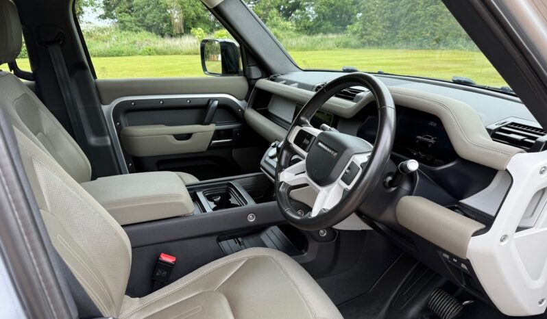 
								Land Rover Model: Defender 110 S P400 MHEV full									